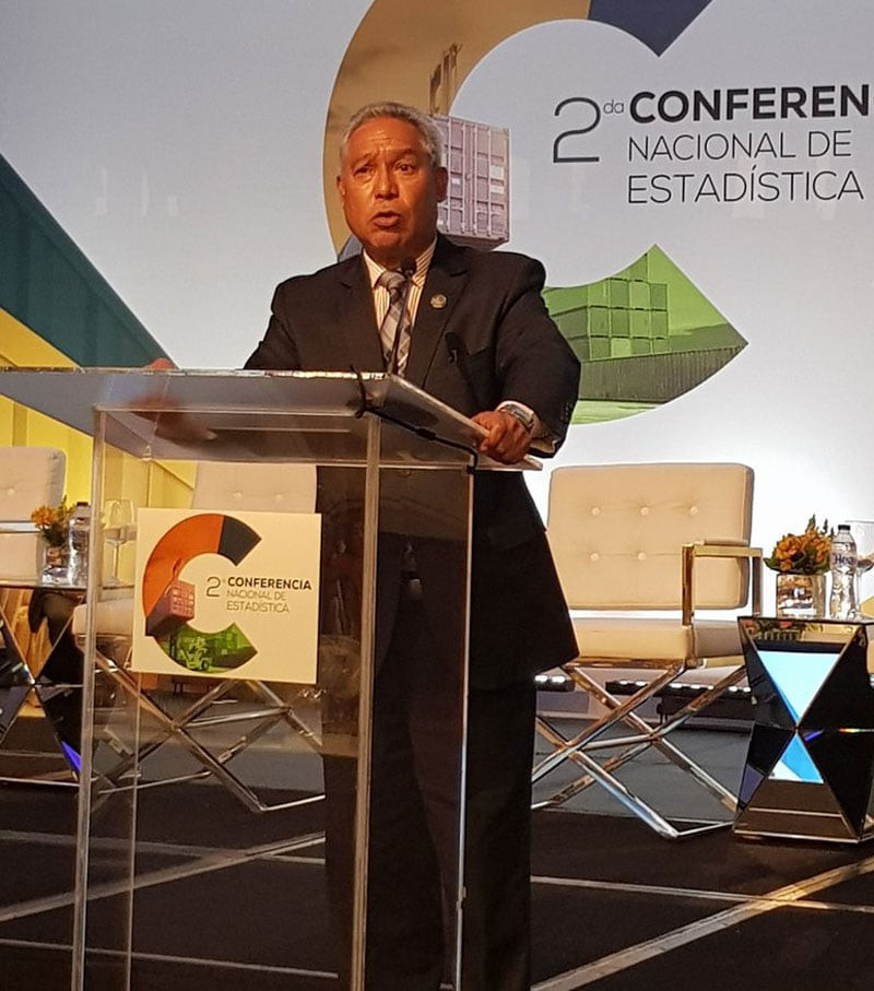 Participación. El ministro de Economía, Planificación y Desarrollo, Isidoro Santana, durante su participación en la Segunda Conferencia Nacional de Estadística organizada por la Oficina Nacional de Estadística (ONE).