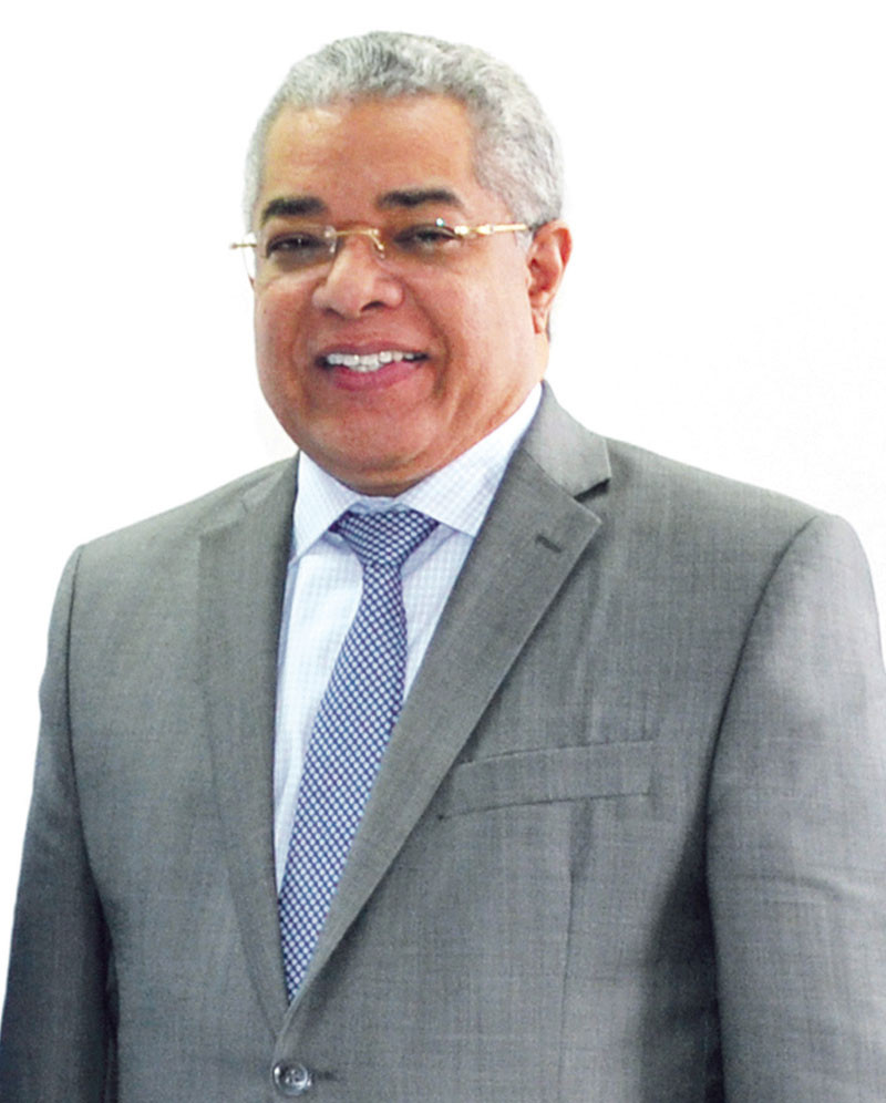 Luis Reyes Santos, el director general de Presupuesto destacó que la eficiencia recaudatoria ha estado dando buenos resultados.