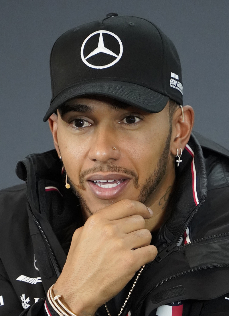 Lewis Hamilton, sin mucho esfuerzo, podrá nuevamente levantar el trofeo de campeón de Fórmula Uno.