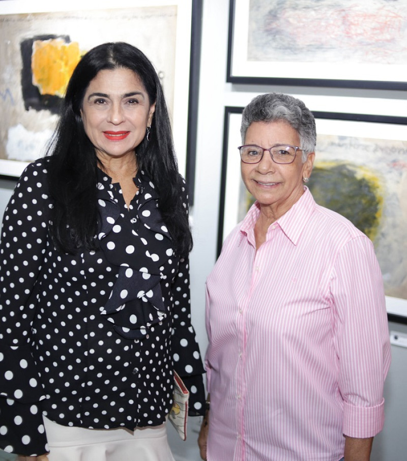 Miriam Calzada y Mayra Johnson.