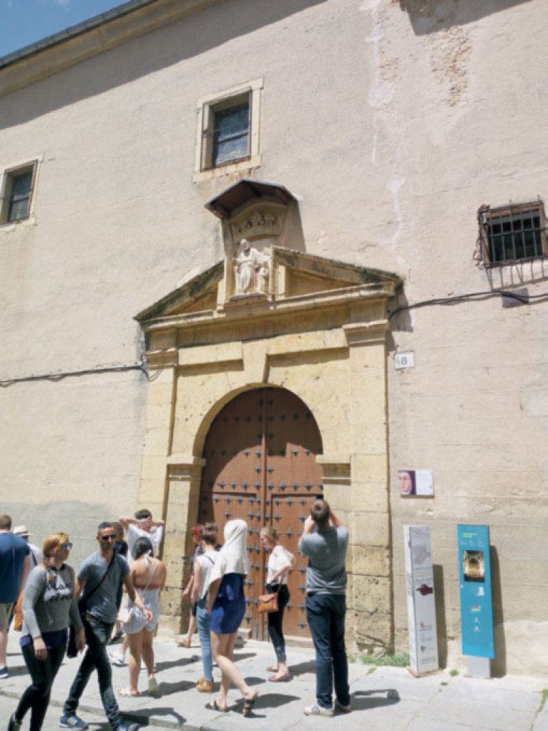 Iglesia. Fachada del Convento de las Carmelitas Descalzas, en Segovia.
