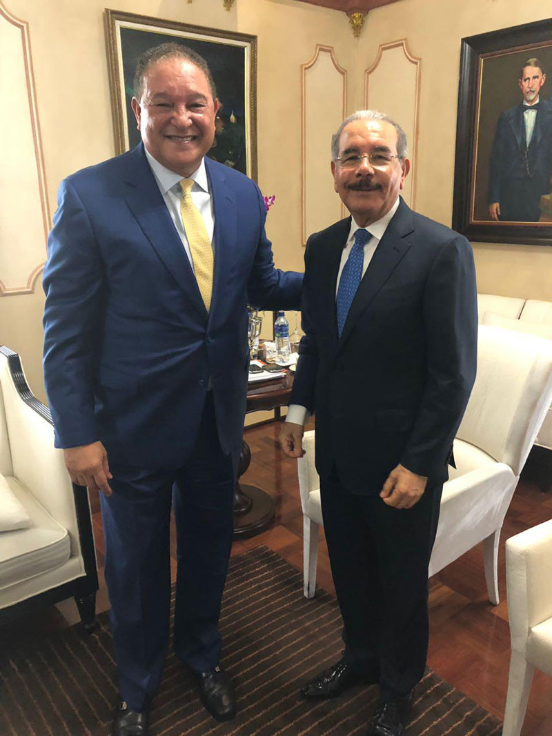 El presidente Danilo Medina y Alejandro Montás.