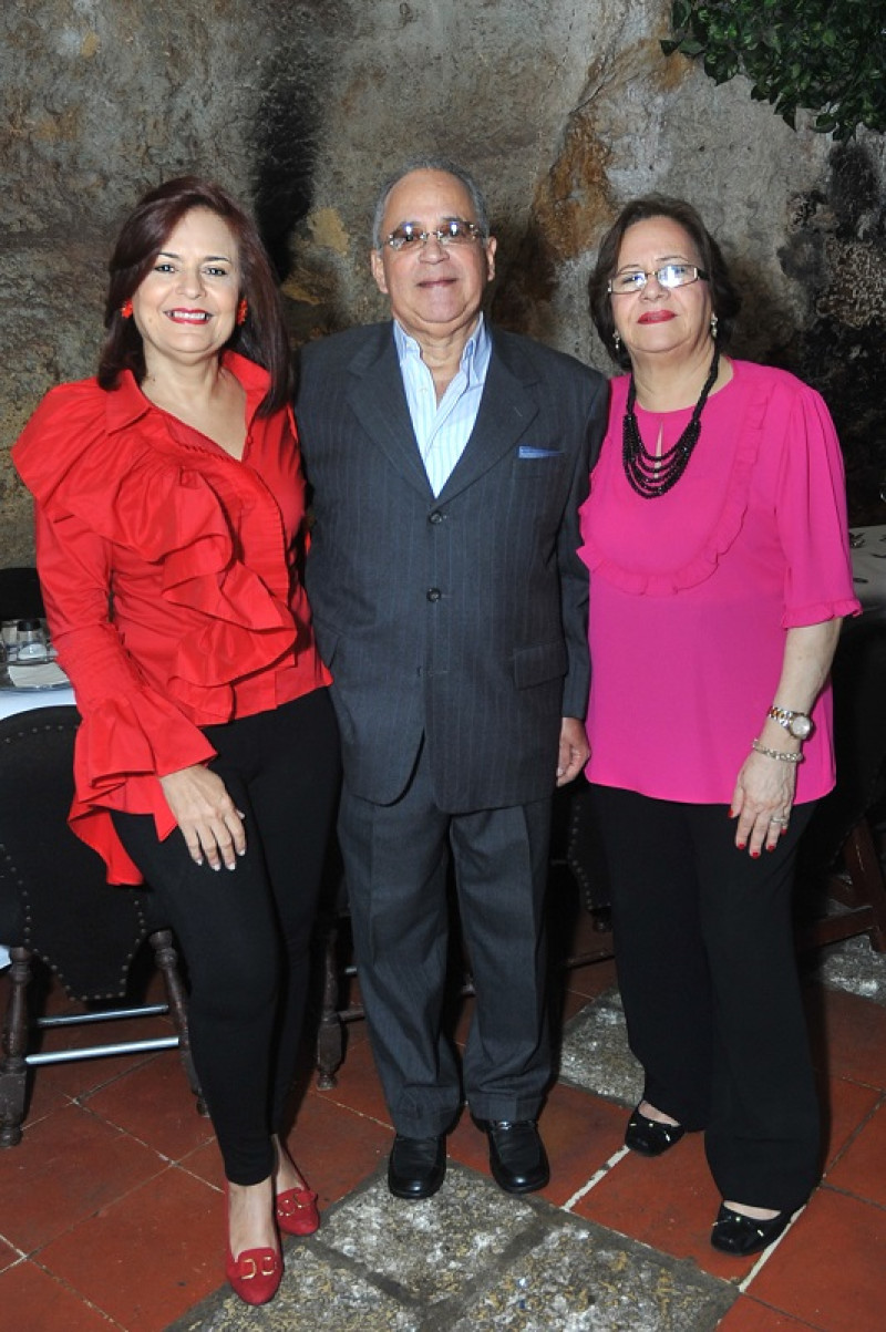 Rosa Abreu, Victor Liriano y Rosa Hernández.