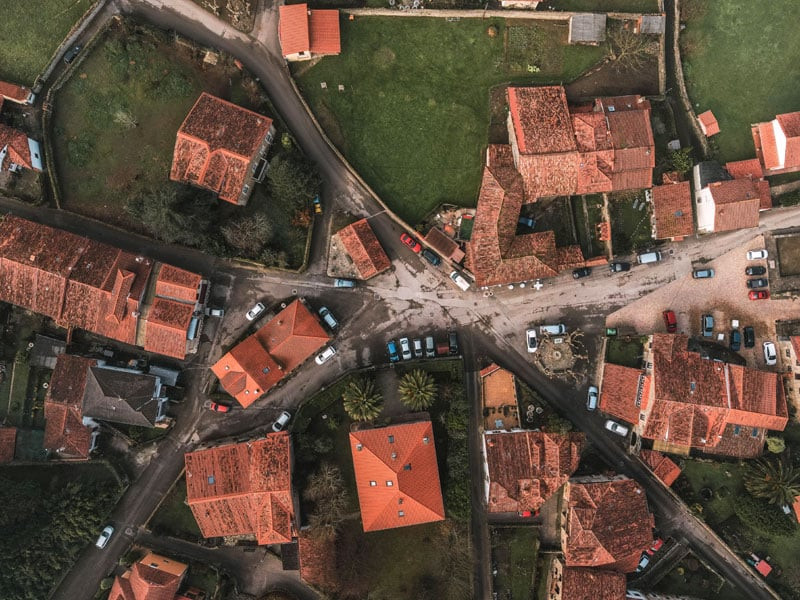 Detalle. De acuerdo con el proyecto de ley de Bienes de Alquileres y Desahucios, el juzgado de paz será el tribunal competente para conocer de las demandas en materia.