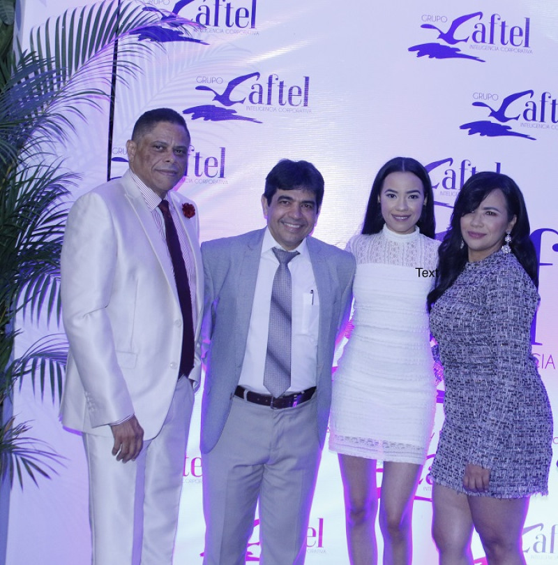 Danny Pérez, Carlos Hernández, Liliana Núñez, y Lilian Pérez.