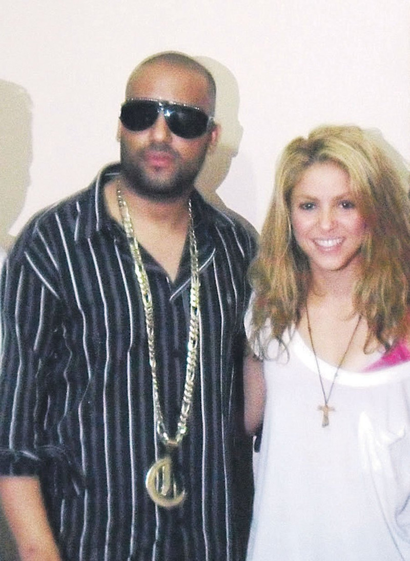 Gran momento. El Cata con Shakira cuando vino a su estudio en 2010.
