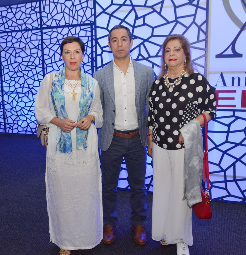 Gianina Figueroa, Guillermo Orellana y Mildred de Sánchez Noble.