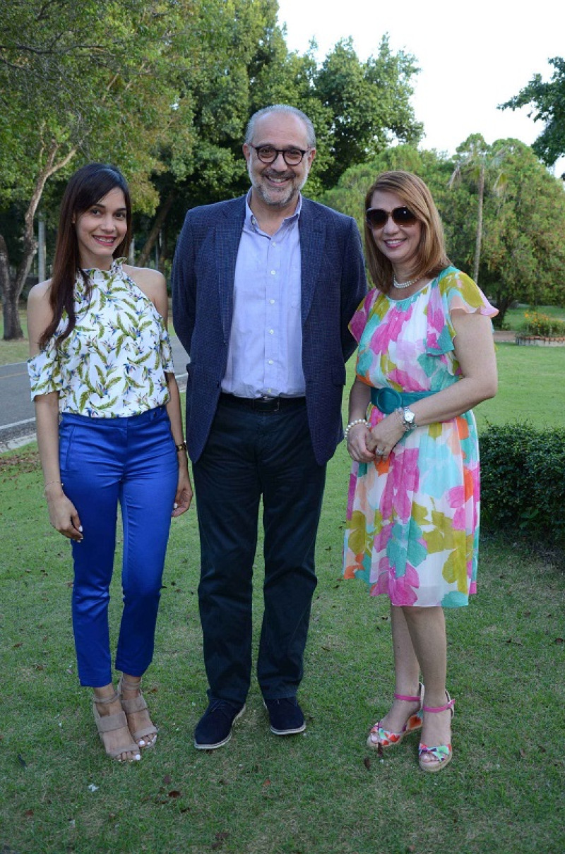 Essileby Encarnación, Manuel Serrano y Wendy Rodríguez.
