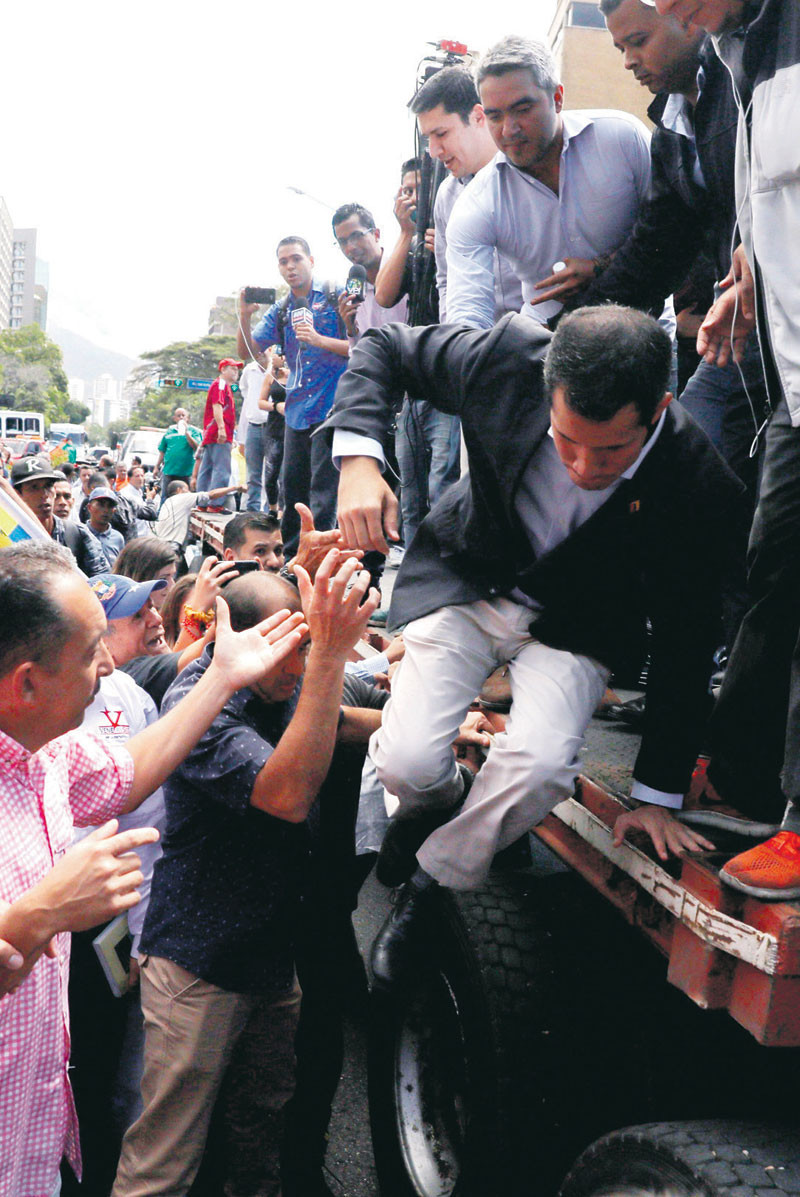 Cuarteles. Juan Guaidó dijo ayer miércoles que los opositores acudirán el próximo sábado a los cuarteles militares para exigir a los efectivos que permitan el ingreso de las ayudas que se almacenan en las fronteras.