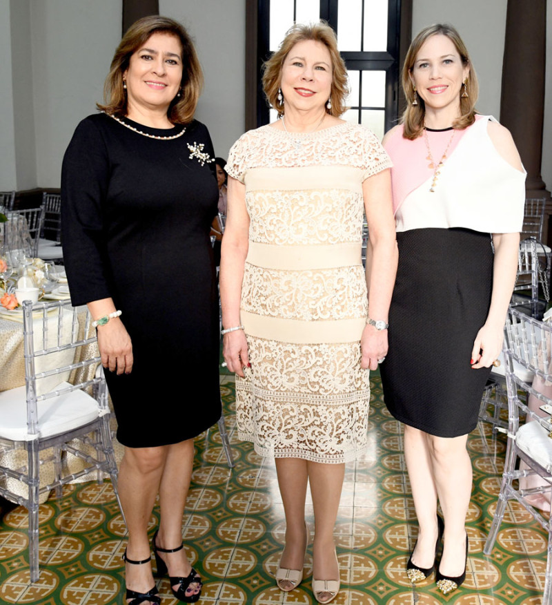 Silvia Vela, Denisse Rodríguez y Cristina Ricart.