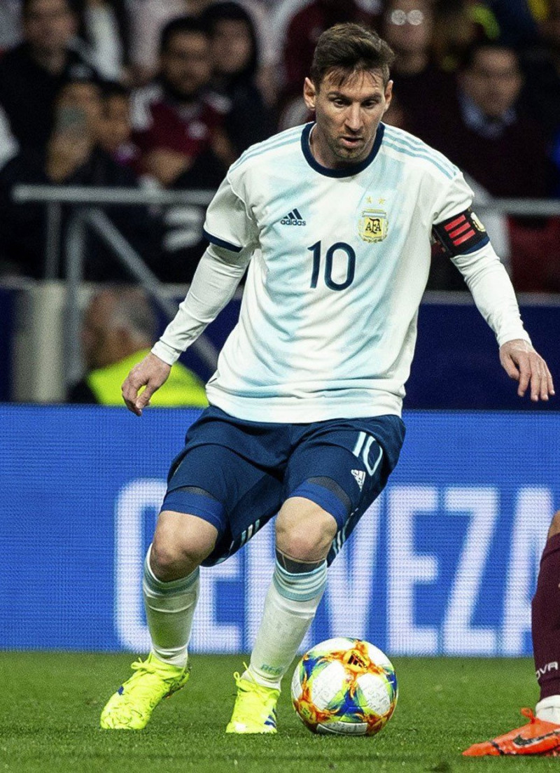 Lionel Messi sale frustrado. AP