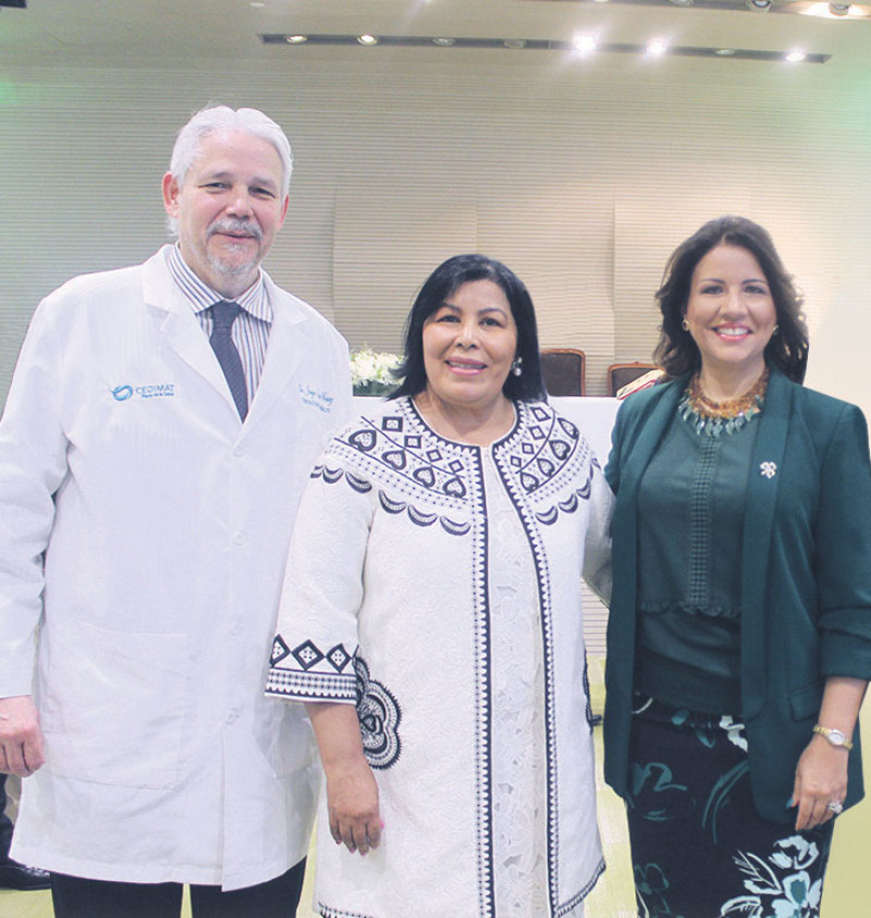 Jorge Marte, Milagros Ureña y Margarita Cedeño de Fernádez. CORTESÍA DE CEDIMAT