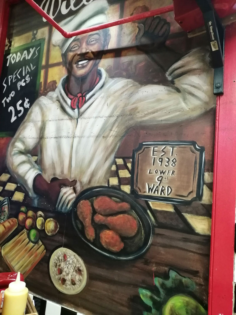 Un mural en Willies recuerda cuando en 1938 un servicio de dos muslos de pollo costaba 25 centavos.