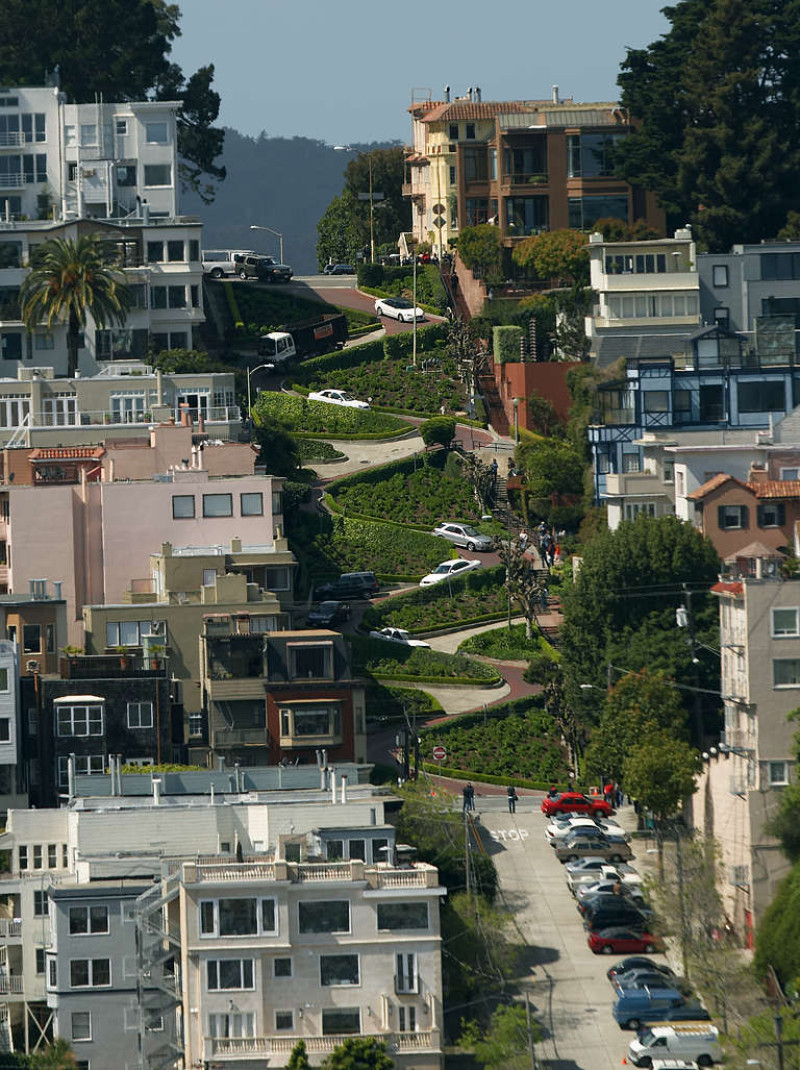 Fotografía del Lombard Street, en San Francisco, California. Crédito Wikipedia.