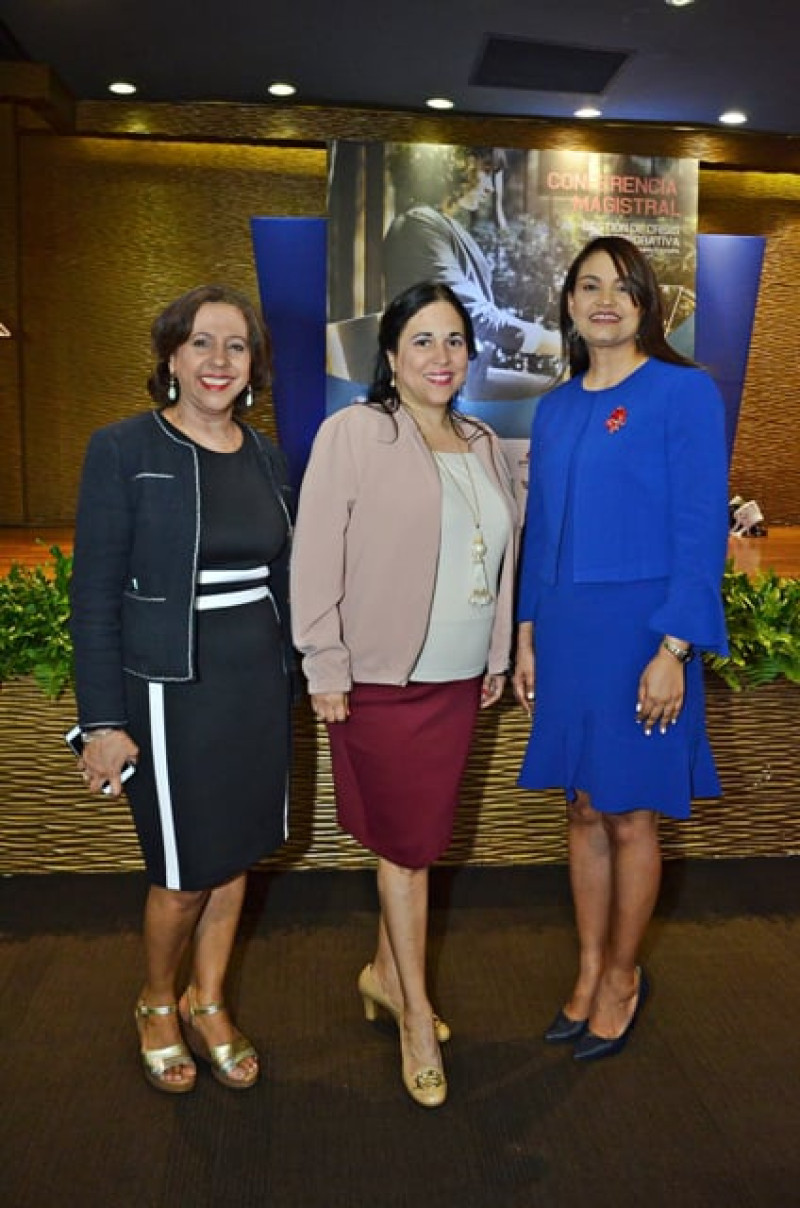 Mayra De Peña, Linette García y Rossy Escoto.