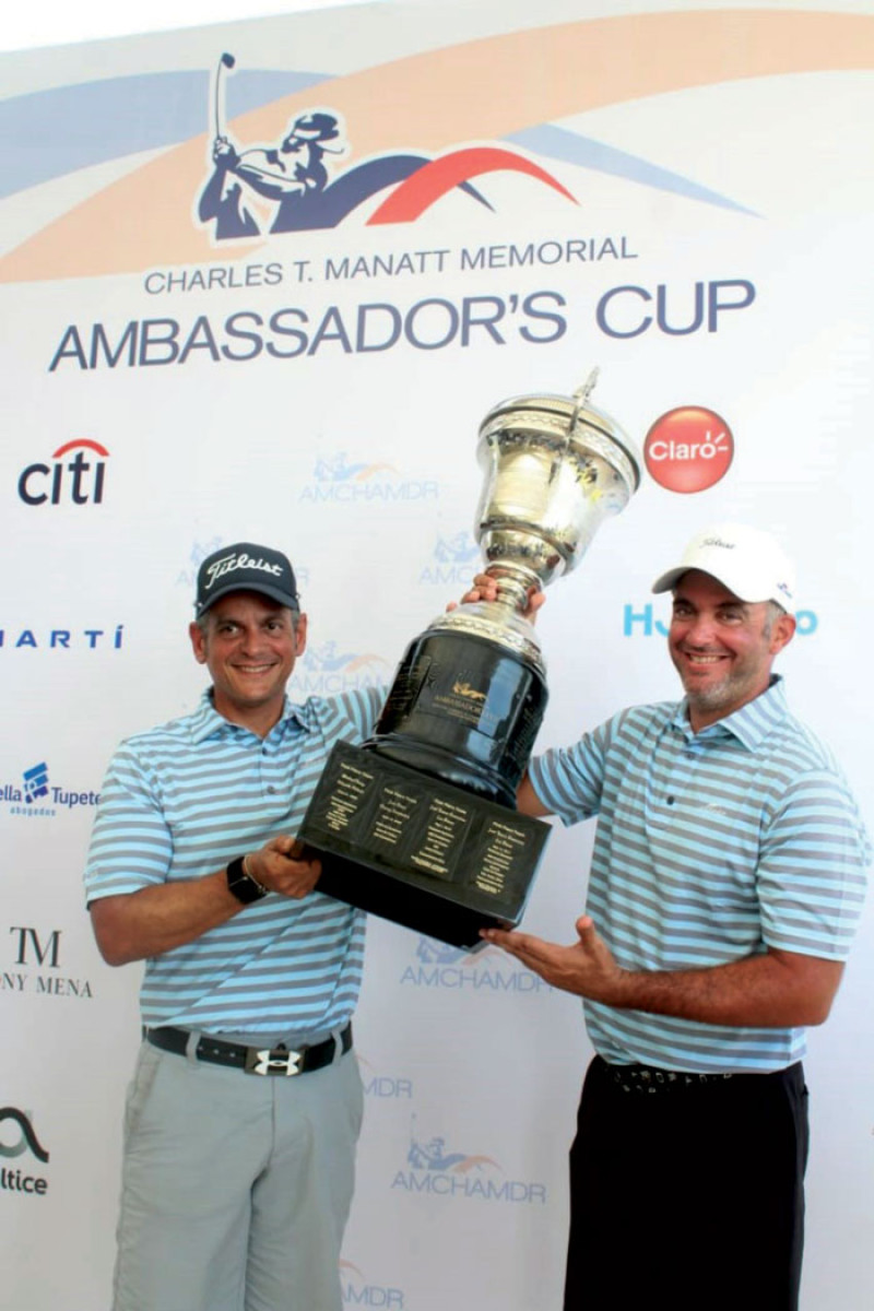 Carlos López Cornielle y Juan Marcos Yunén, grandes campeones del Charles T. Manatt Memorial Ambassadors Cup que se jugó en el Corales Golf Course.