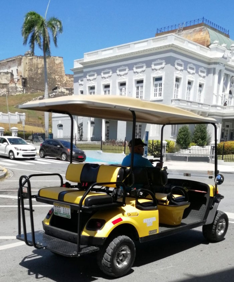 Los carritos de golf han reemplazado los trolleys en el Viejo San Juan.