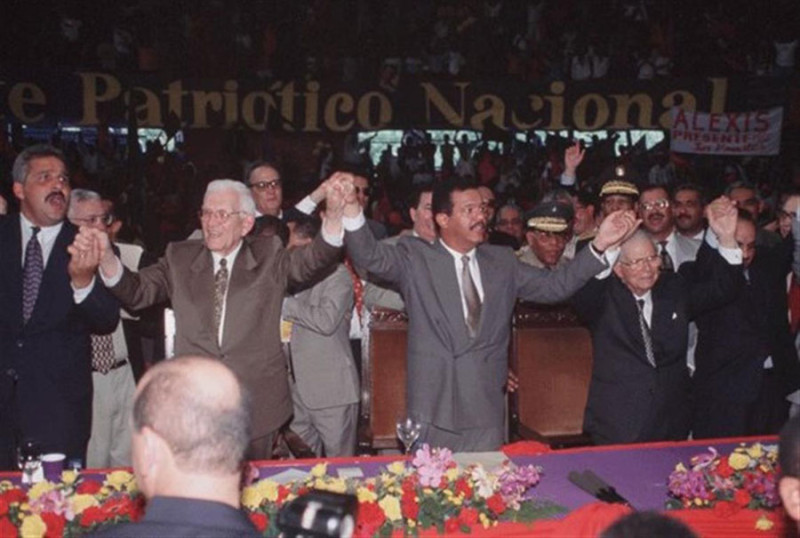 Con los comicios de 1996 termina el antagonismo del PRSC y el PLD, con la conformación de un Frente Patriótico que presentó a Leonel Fernández como el candidato presidencial para enfrentarse, en una segunda vuelta electoral, a José Francisco Peña Gómez, candidato del PRD.