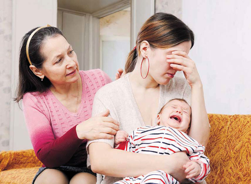 Las madres que padecen depresión postparto tienen sentimientos de extrema tristeza, ansiedad y cansancio. ISTOCK.