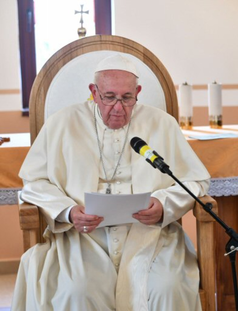 Papa Francisco durante un discurso en su visita por Rumanía. Foto AP.