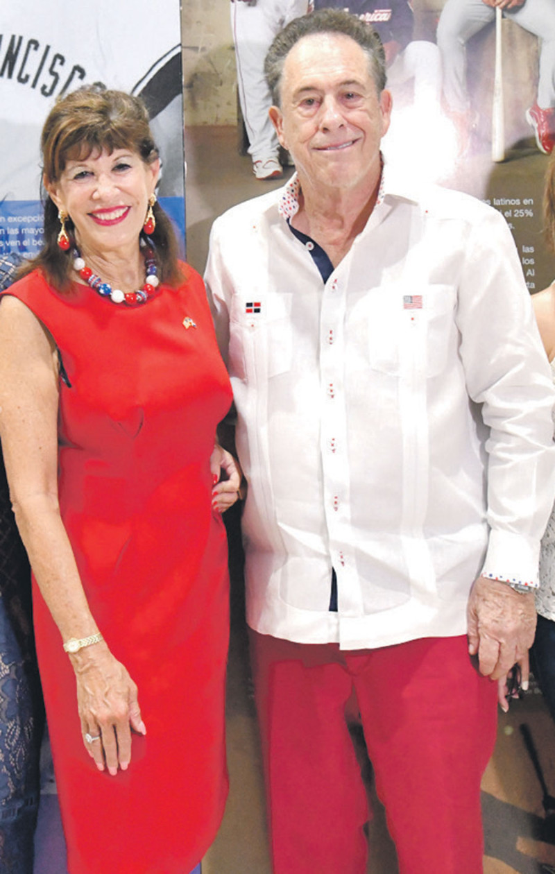 Embajadora Robin Bernstein junto a su esposo.
