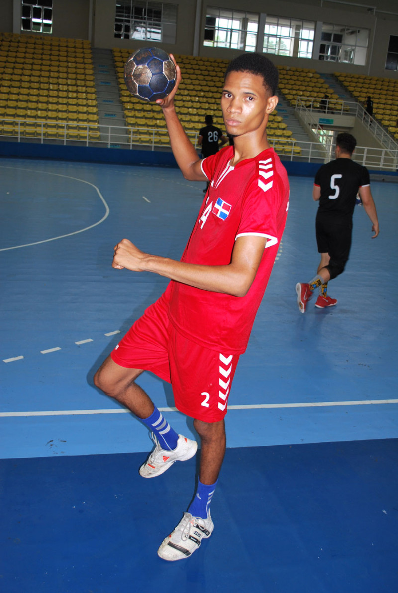 Raidin Miguel Trinidad Cuevas hoy es un talentoso jugador de balonmano que pertenece al equipo nacional. /RAMÓN RODRÍGUEZ