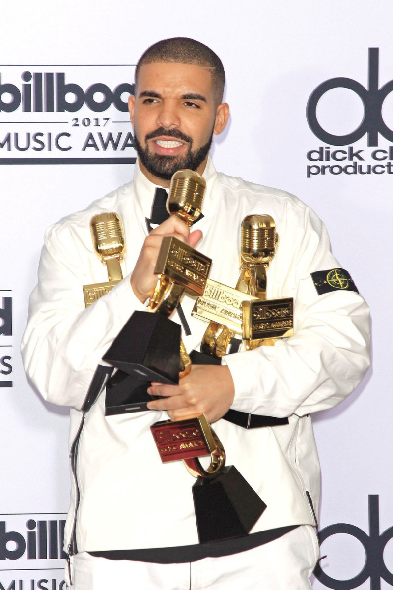 El famoso rapero Drake es también unreconocido gamer. De hecho, sus retransmisiones jugando a Fortnite en una plataforma que ofrece un servicio de streaming de video, Twitch, han batido récords. EFE