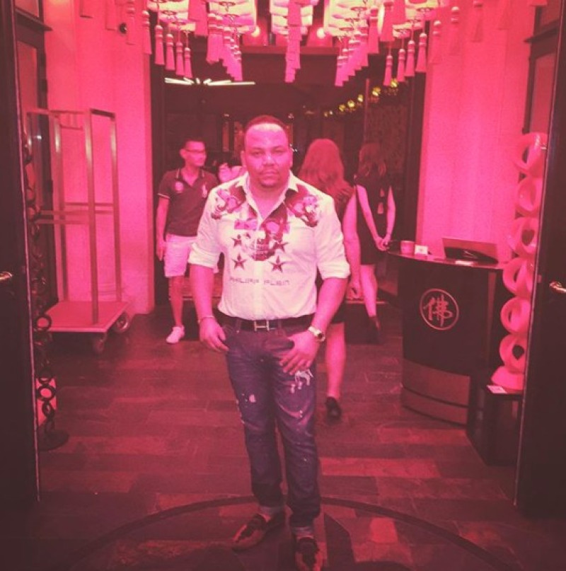 César Emilio Peralta en una de sus discotecas en Santo Domingo. Fotografía publicada en su cuenta en Instagram.