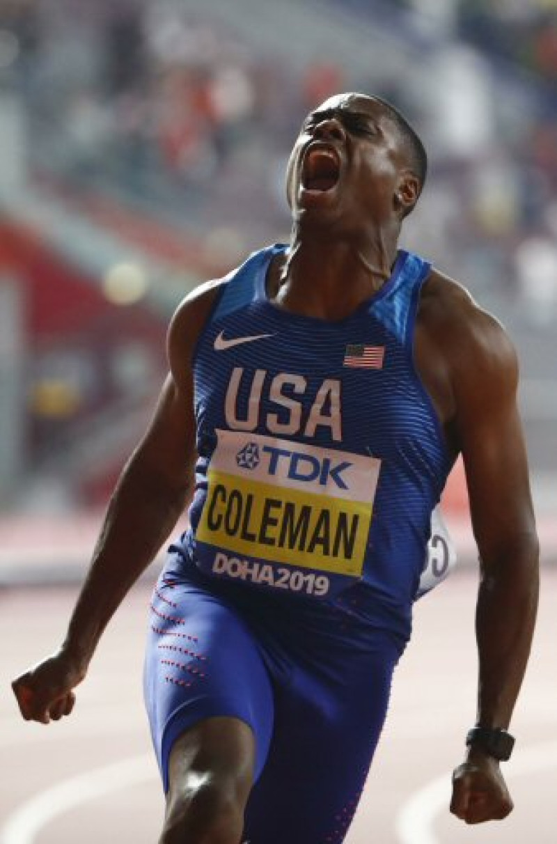 Christian Coleman al momento de arribar a la meta tras salir airoso en los 100 metros planos en la Copa Mundial
