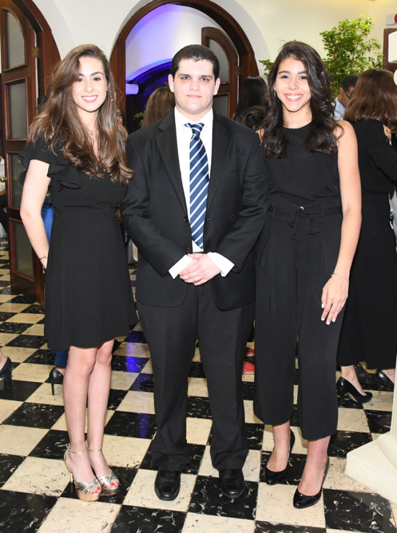 Ana Gabriela Elías, Samir Serrano y Gabriela Benoit.