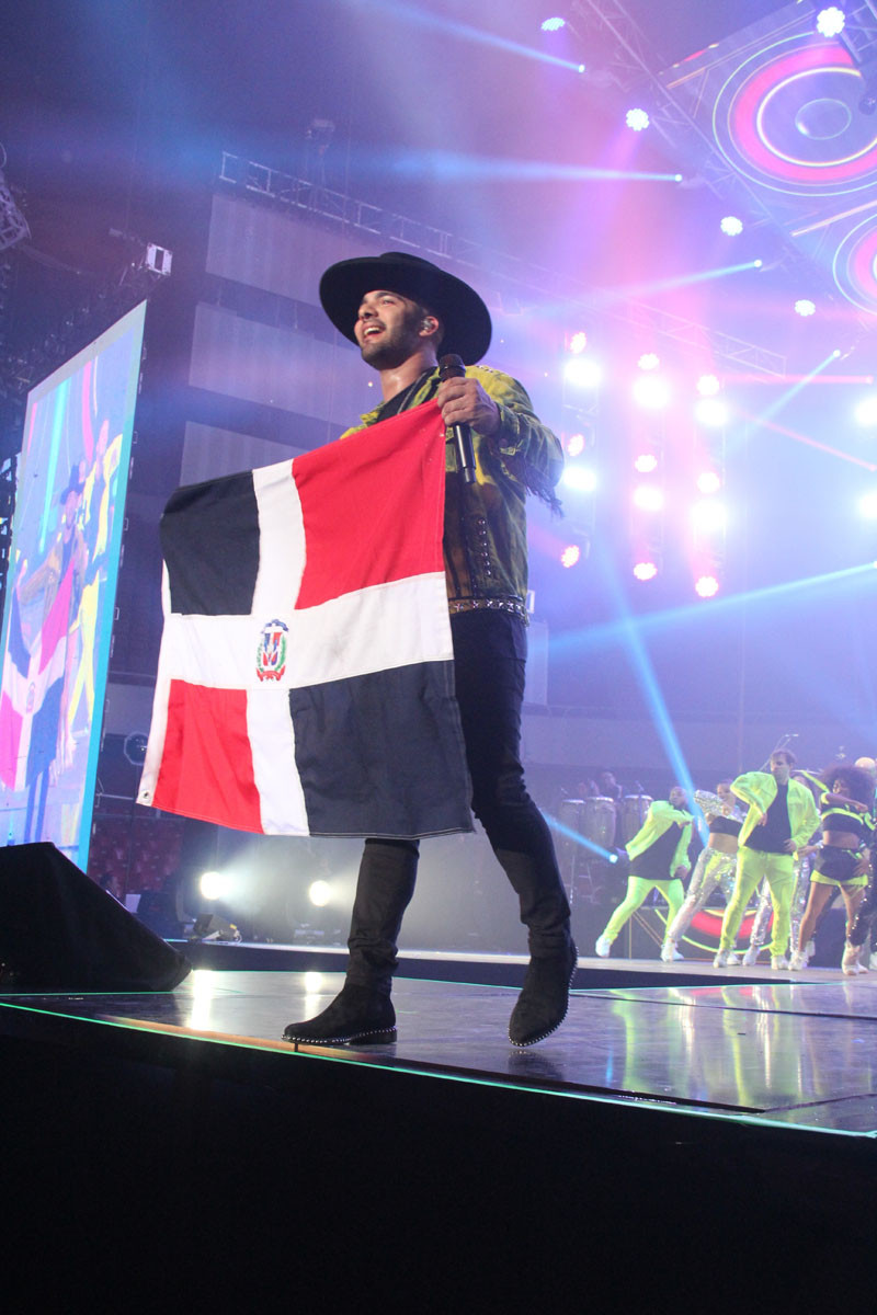 Gabriel mantiene la bandera del merengue en alto. El joven artista produjo un espectáculo que convocó a miles en el Palacio de los Deportes de Santo Domingo.