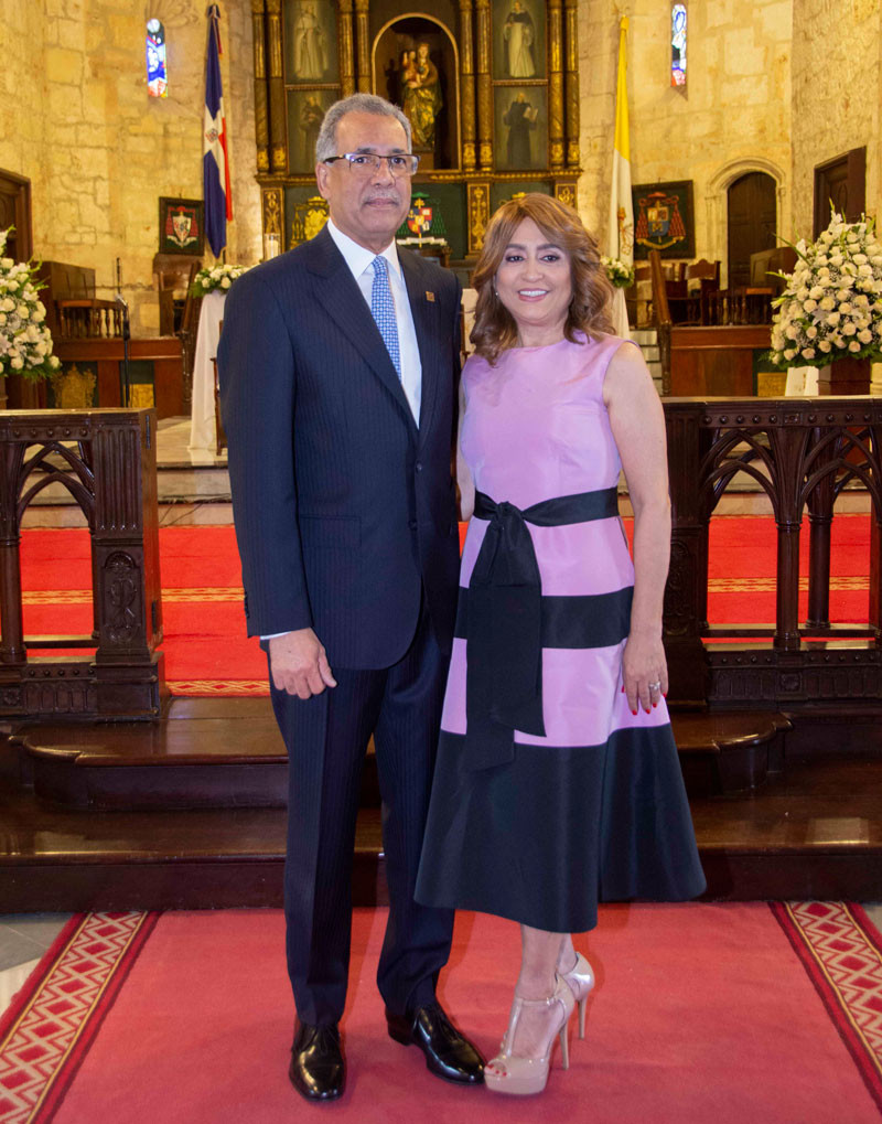 Simón Lizardo Mézquita y Jacqueline Ortiz de Lizardo. CORTESÍA DE LOS ANFITRIONES.