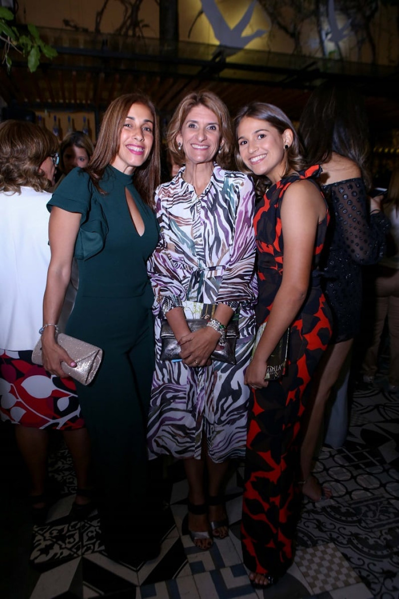 Karen García, Elka Benoit y  Annette Jiménez.