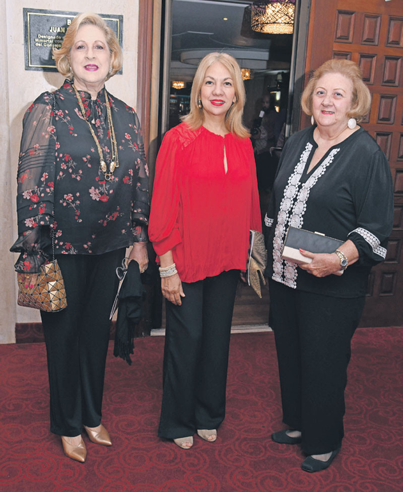 Roxana Dargam, Lourdes Coiscou y Matilde Dargam.