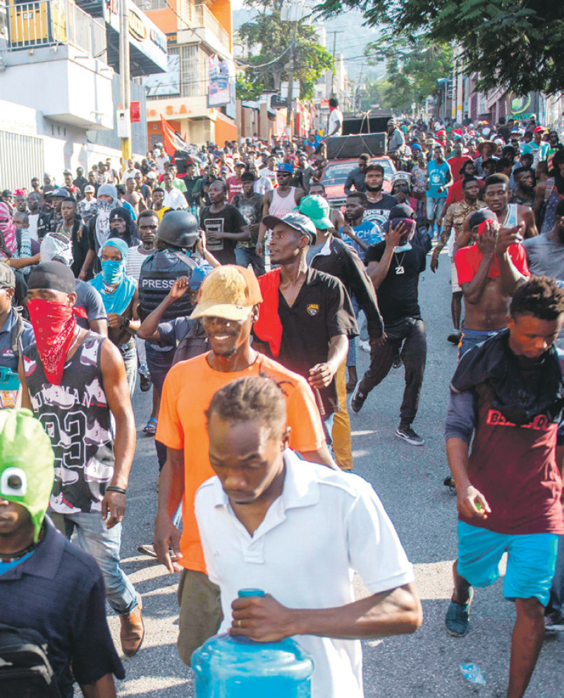 Manifestantes participan en una protesta contra el presidente de Haití, Jovenel Moise.