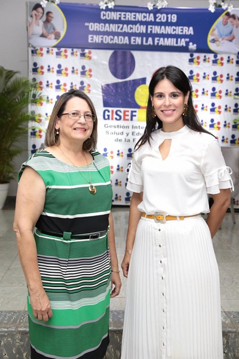 Carmen Rosa Fernández y Pamela Pichardo.