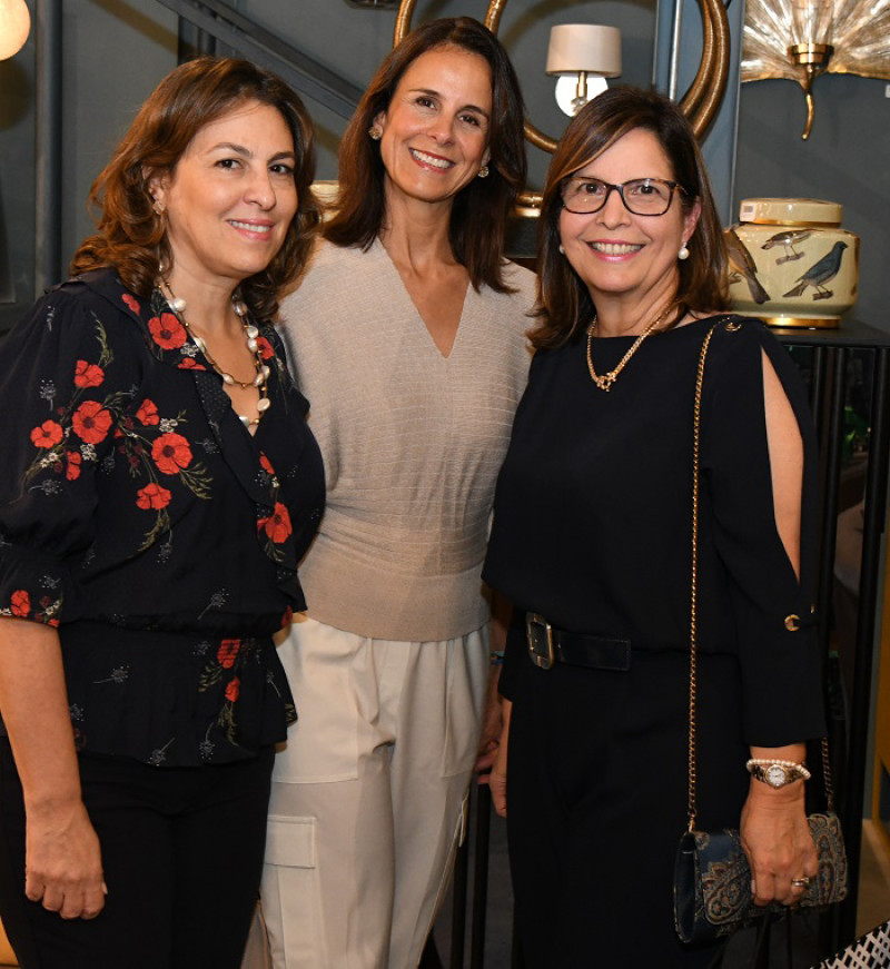 Ivonne de Rizek, Ivelisse Perdomo y Sandra Read de Fernández.