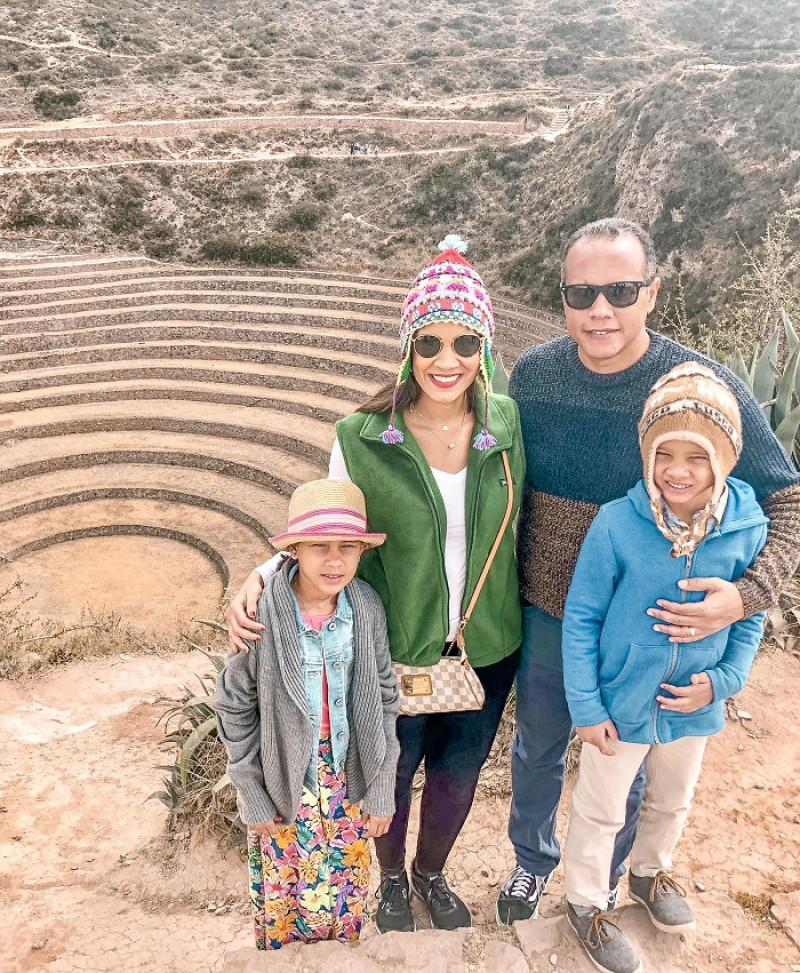 La familia Espinosa Rodríguez de vacaciones por Las Ruinas de Moray, en Perú.