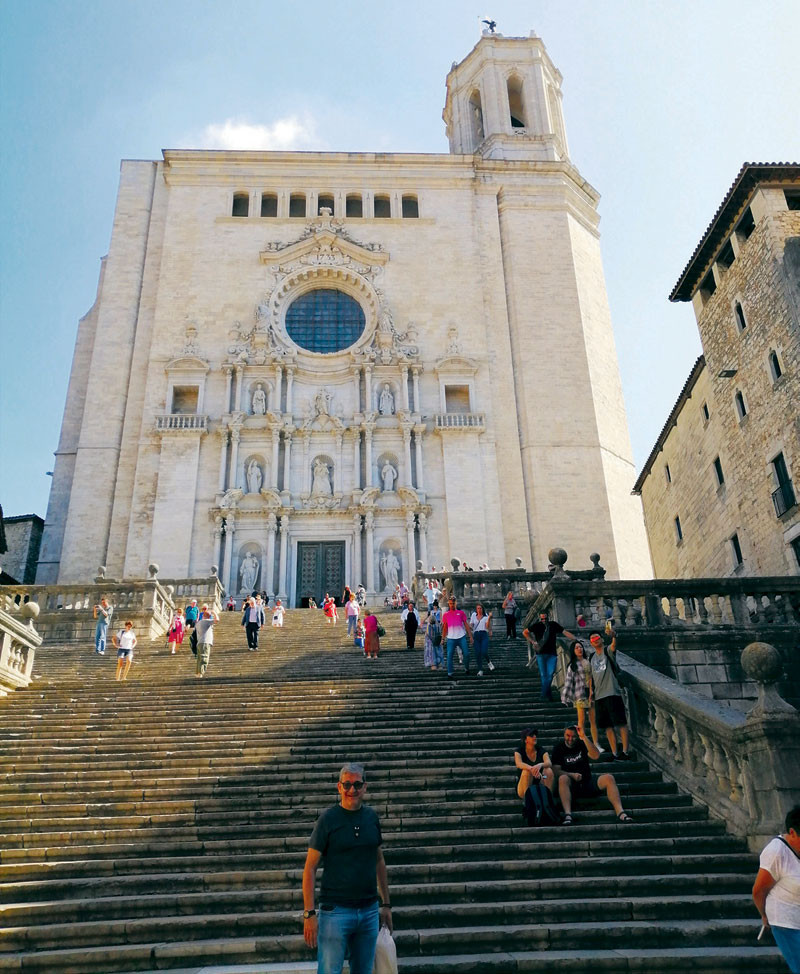 La escalinata de la Catedral de Girona sirvió de plató a un capítulo de Juego de Tronos. CARMENCHU BRUSÍLOFF