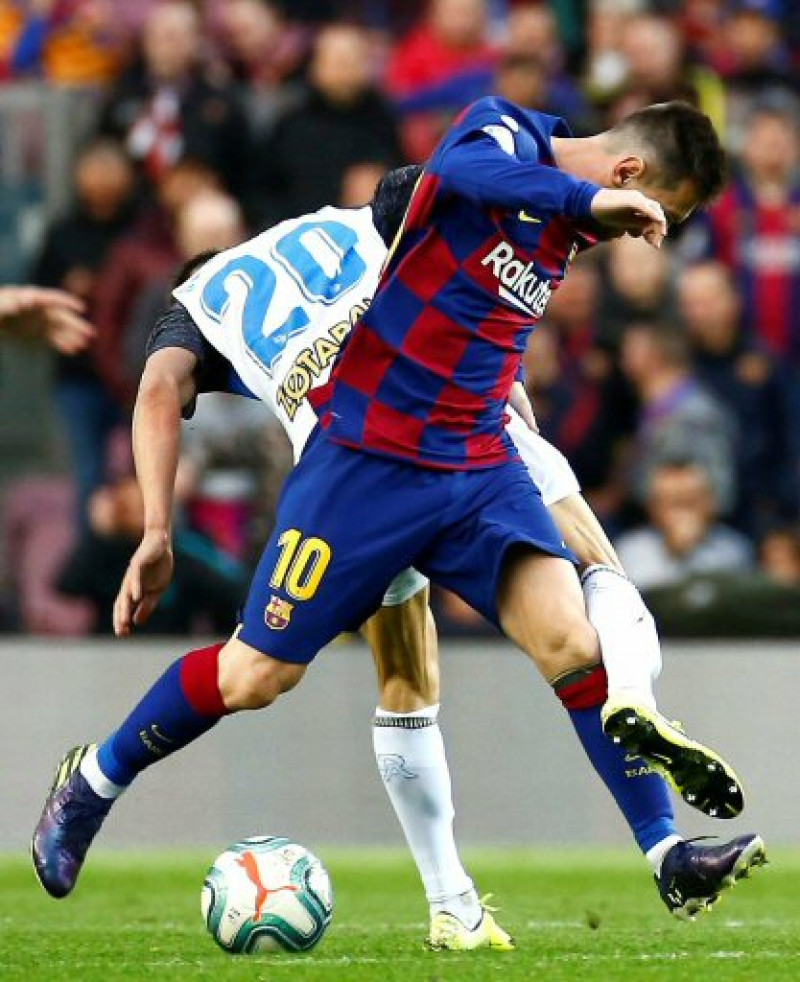 Lionel Messi festeja el gol que marcó en el triunfo del Barcelona ante el Alaves