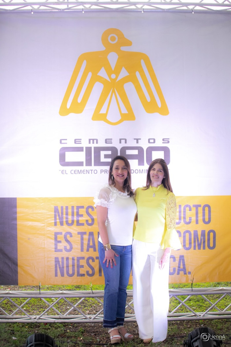 Carolina Hernández y Frindy Martínez Vela de Mena