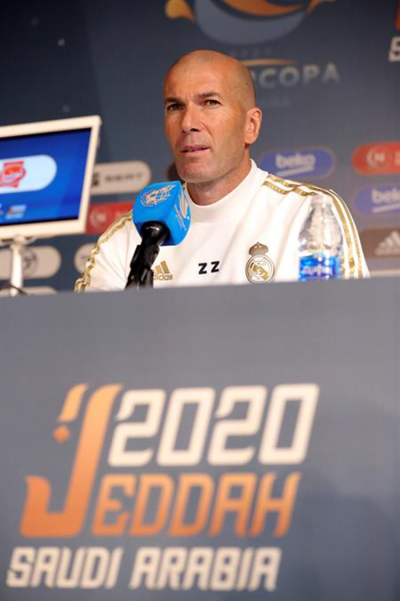 Zinedine Zidane durante rueda de prensa de Arabia Saudita. / EFE