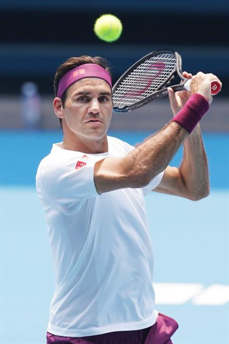 Roger Federer, durante un entrenamiento. / EFE