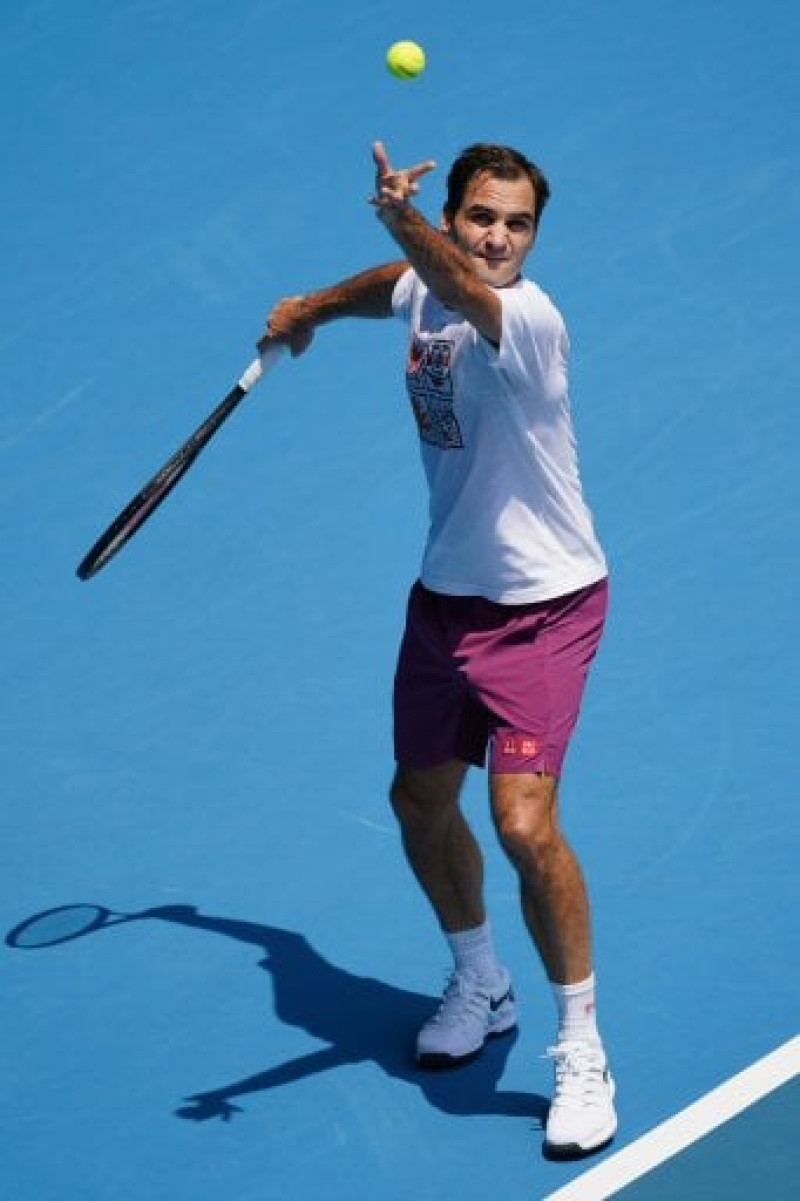 Roger Federe mientras entrena de cara a su participación en el Australia Open