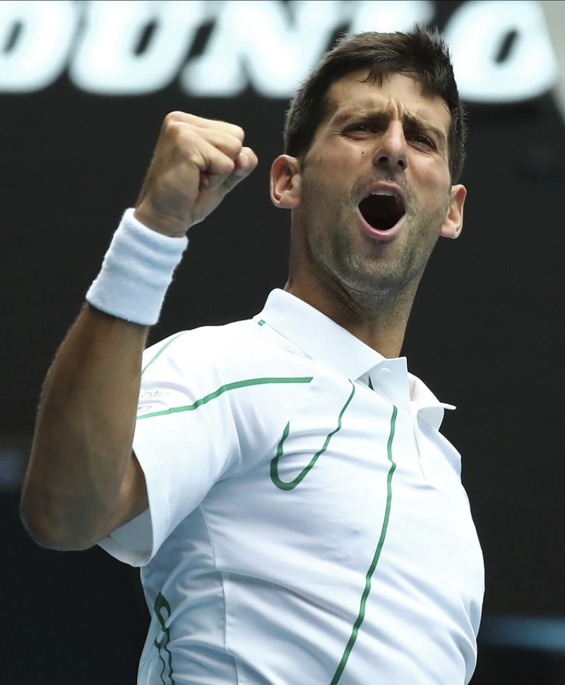 Novak Djokovic reacciona durante su partido de segunda ronda correspondiente al Abierto de Australia.