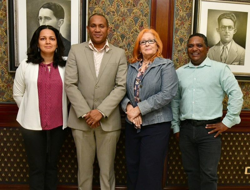 Eladia Gesto, coordinadora de Programas de Conservación de la fundación Propagás; el abogado ambientalista Euren Cuevas; Yvonne Arias, coordinadora del Encuentro Verde; y el biólogo Kevin Guerrero, durante el Encuentro Verde de Listín Diario.