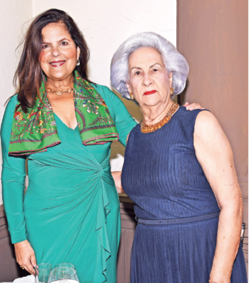 Sonia Villanueva de Brouwer y Mariluz Rothe.