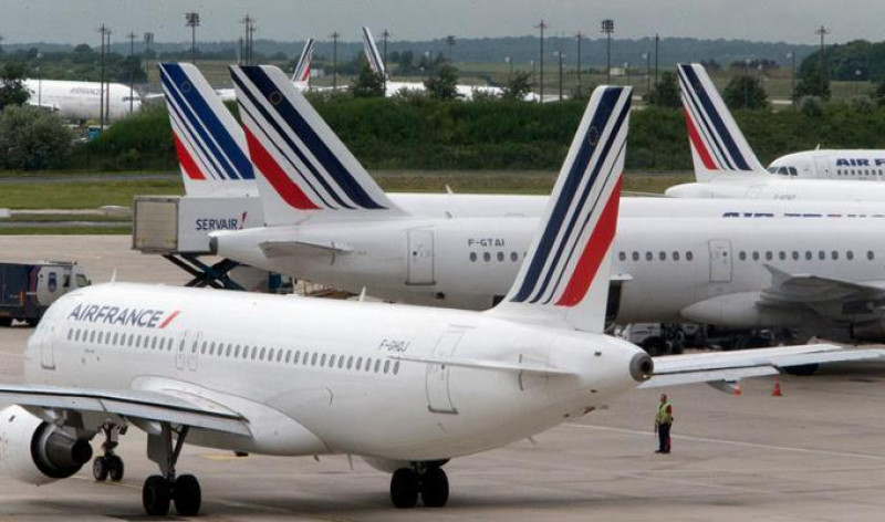 Air France anunció que redujo su servicio a España en un 50%,