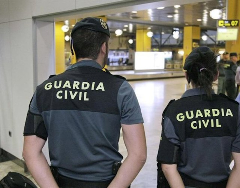 Imagen de recurso de agentes de la Guardia Civil en el aeropuerto Adolfo Suárez Madrid-Barajas. - GUARDIA CIVIL - Archivo