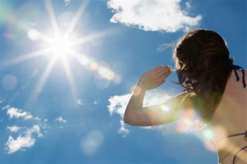 Para paliar el golpe de calor se recomienda mantenerse hidratado, usar ropa ligera y evitar exponerse a los rayos solares en horario de 11 de la mañana a 4 de la tarde.